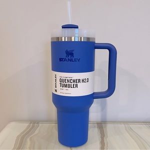 BRAND NEW
40 oz Stanley adventure quencher tumbler
Color: Iris